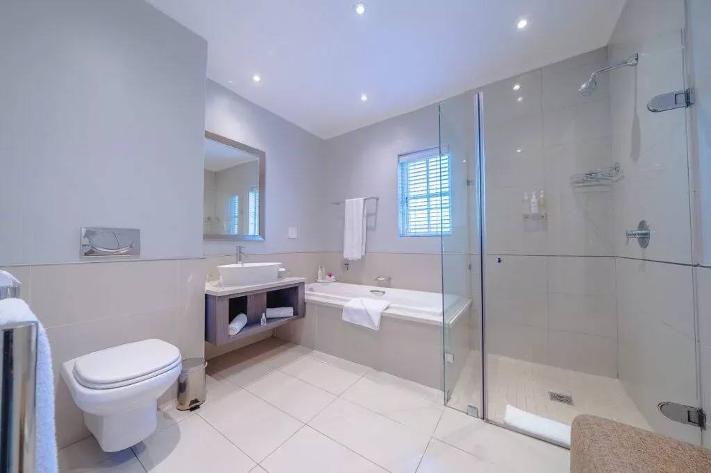Classic Room bathroom, Fancourt Hotel